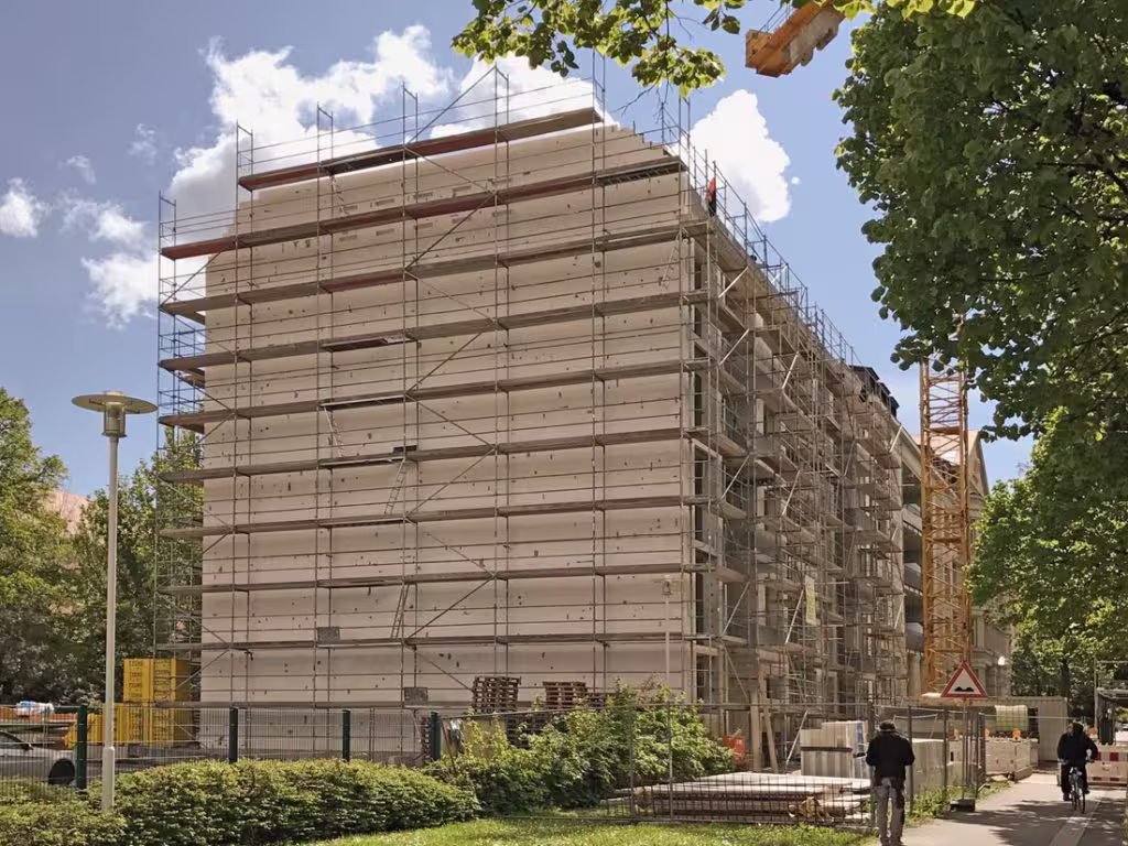Rohbaufertigstellung in der Straße des 18. Oktober ist erfolgt